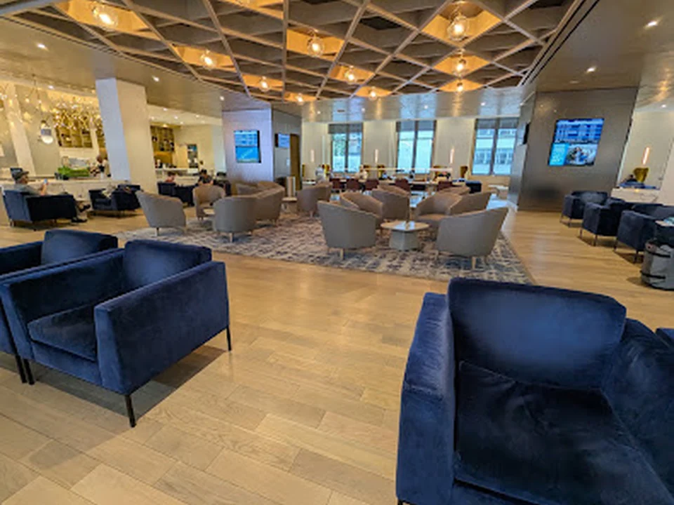 Amtrak Metropolitan Lounge - Boston South Station