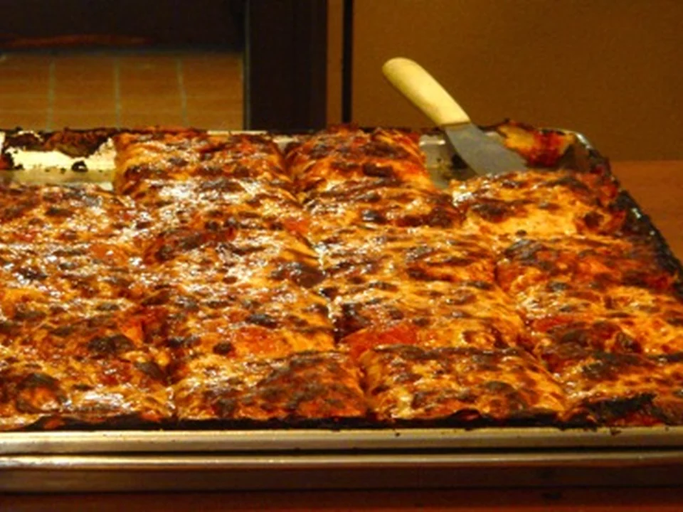 Boston Pizza Tours / Binge On Boston