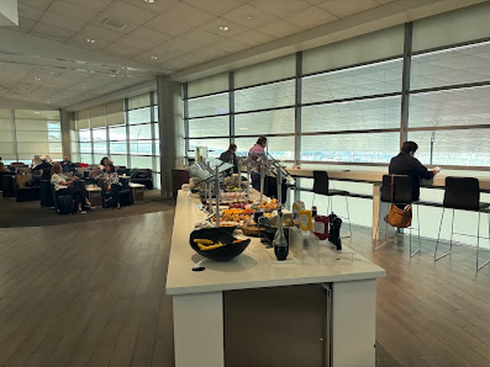 Delta Sky Club (A7)