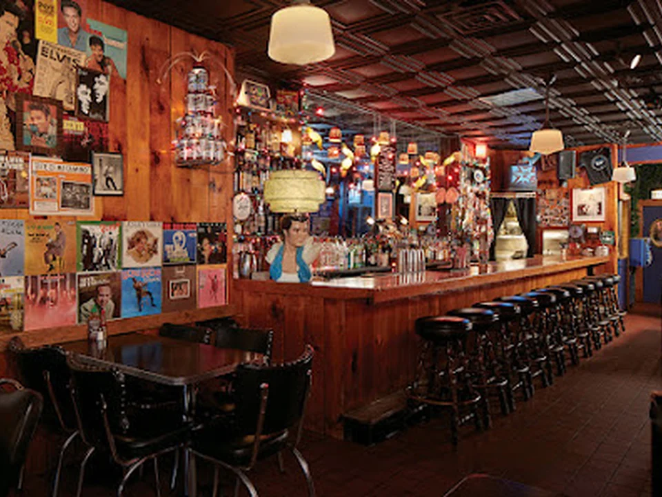 Delux Cafe