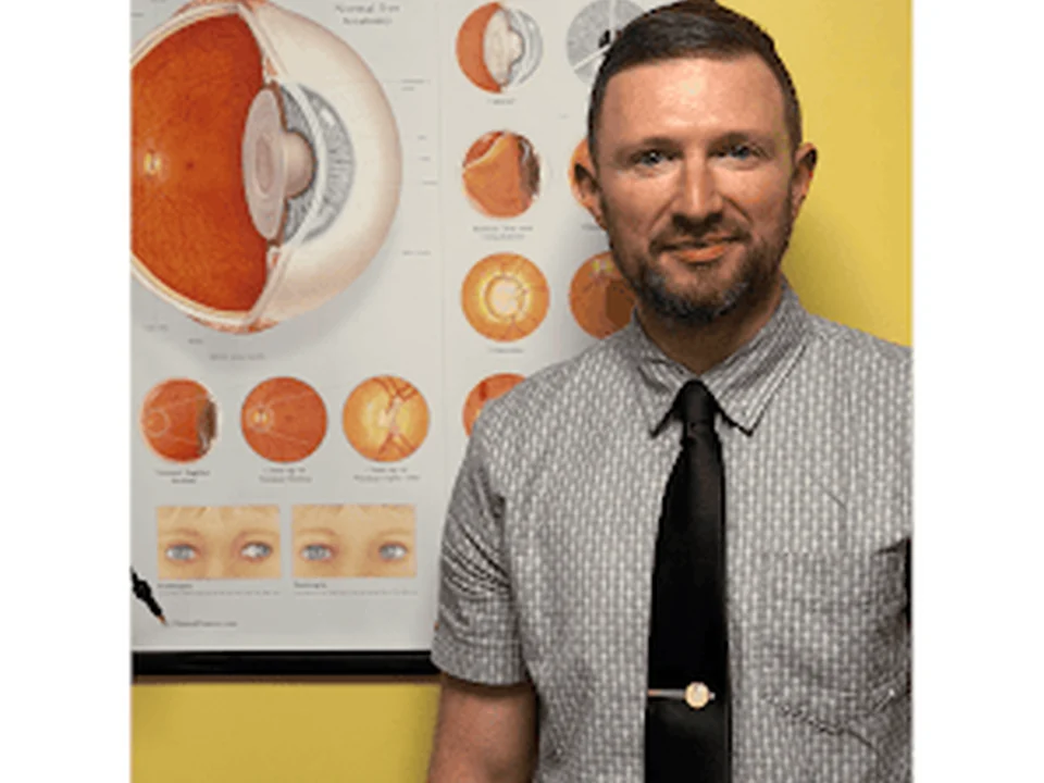 Foto de Dr. Alex Russakovsky, Optometrist, and Associates - Somerville