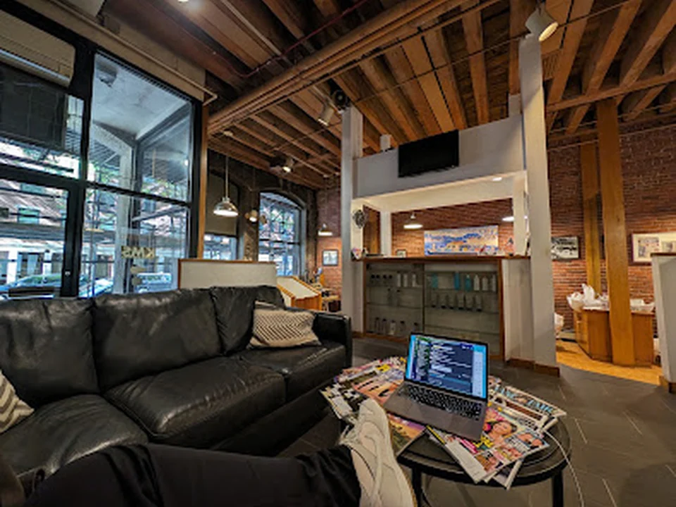Gentlemen's Salon