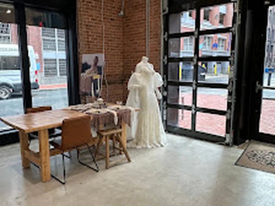 Foto de Grace Loves Lace - Boston Bridal Boutique