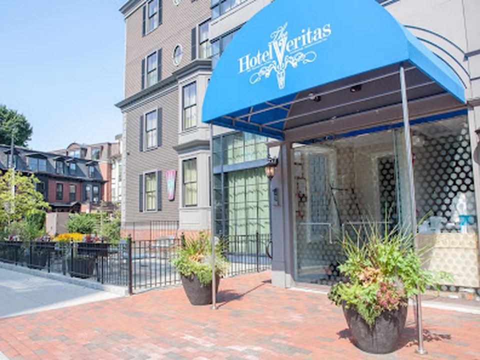 Hotel Veritas