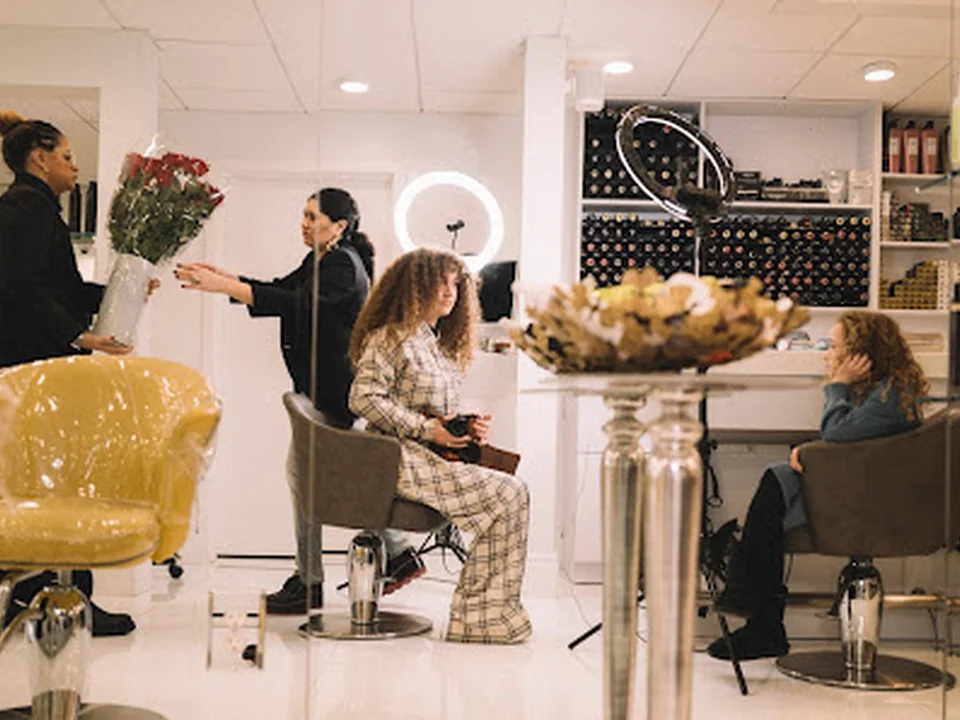 Le Petit Salon Curl Concept