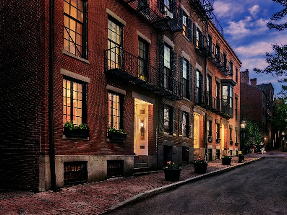 Maverick Suites at 40 Temple Street