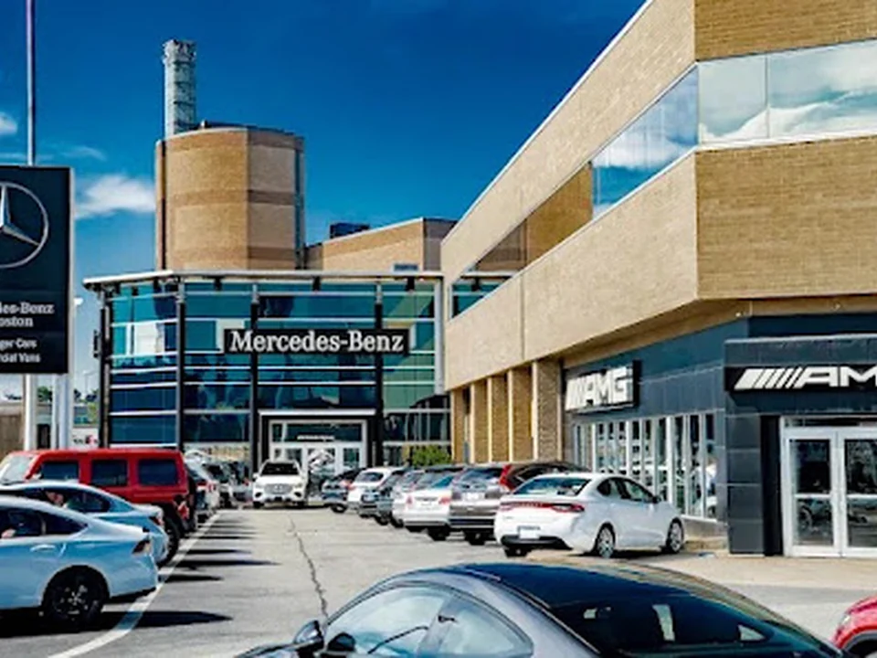 Foto de Mercedes-Benz of Boston Service Center