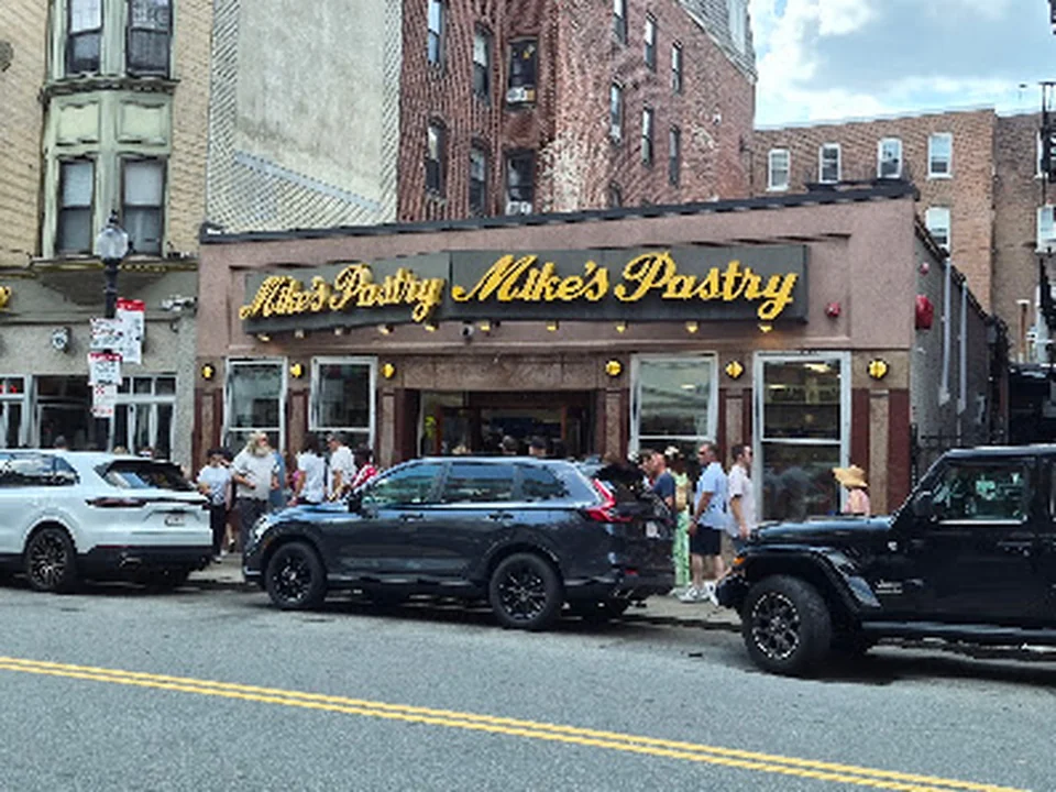 Mike's Pastry