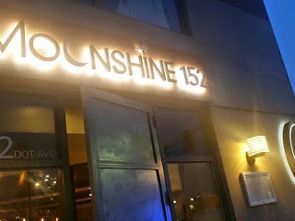 Moonshine 152